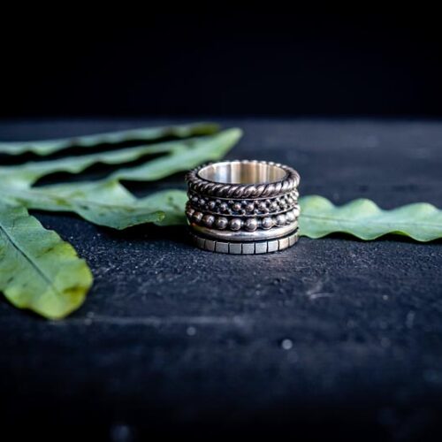 Zilveren dames en heren anti-stress ring Be one