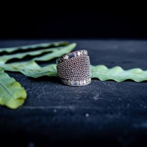 Zilveren ring Loveble, een stoer en vrouwelijk statement