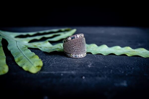 Zilveren ring Loveble, een stoer en vrouwelijk statement