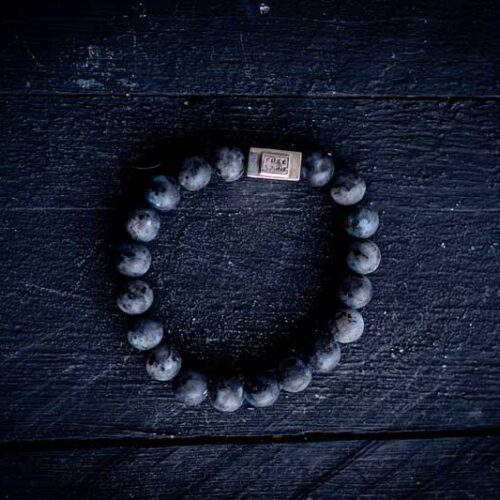 Kralen armband matte onyx met zilveren logoblokje 2