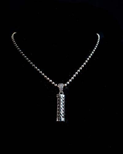 Zilveren hanger Strong