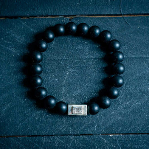 Kralen armband matte Onyx met logoblokje