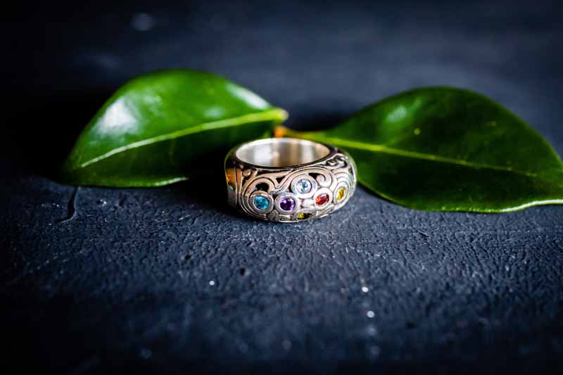Aannames, aannames. Raad eens Mededogen Onaangenaam Zilveren Dames Ring Colours | Free Spirit Sieraden