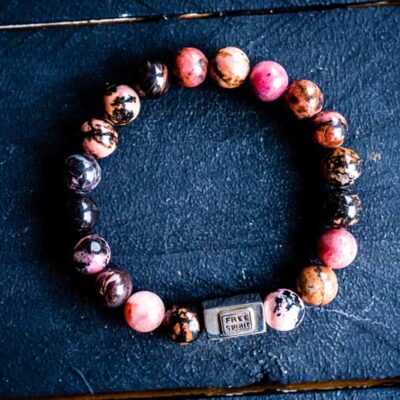 Kralen armband Rhodoniet met zilveren logoblokje