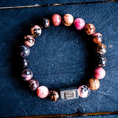 Kralen armband Rhodoniet met zilveren logoblokje