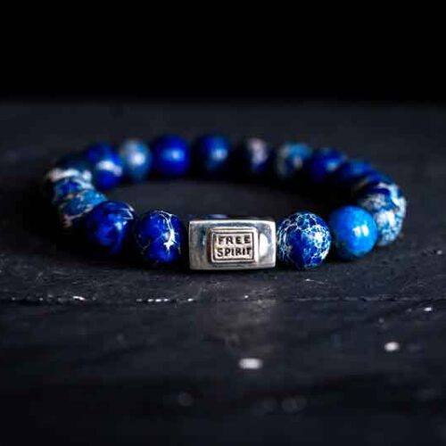Kralen armband zee sediment donkerblauw met zilveren logoblokje