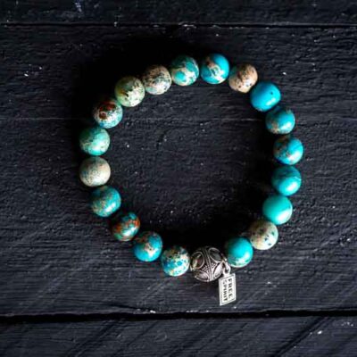 Kralen armband zee sediment licht turkoois met tibetaans geluks balletje