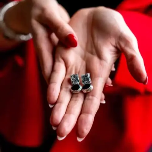 Zilveren oorbellen Cher black