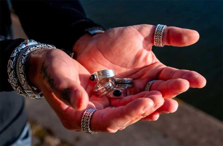 Lees meer over het artikel Zilveren Ringen uit Bali: Spirituele Schoonheid voor Dames en Heren