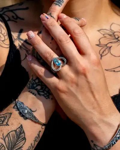 Zilveren dames ring flowers of love light blue