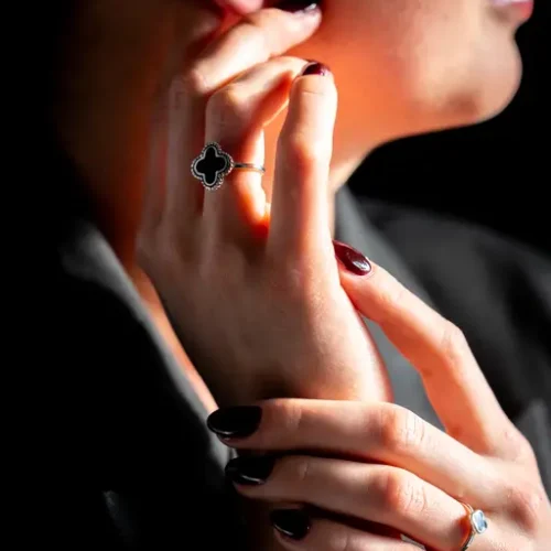 Zilveren dames ring Flower black big