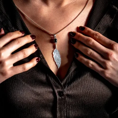 Hanger Feather black