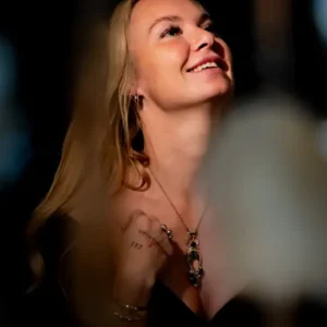 Zilveren hanger Janu grey