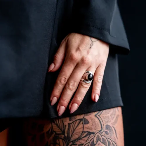 Zilveren dames ring Monique black