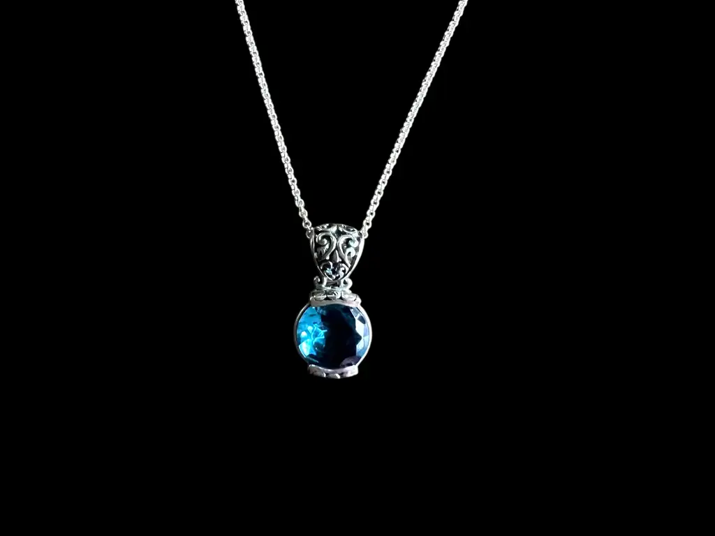 Zilveren dames hanger en ketting AÏda lightblue 1 Zilveren dames hanger en ketting AÏda lightblue