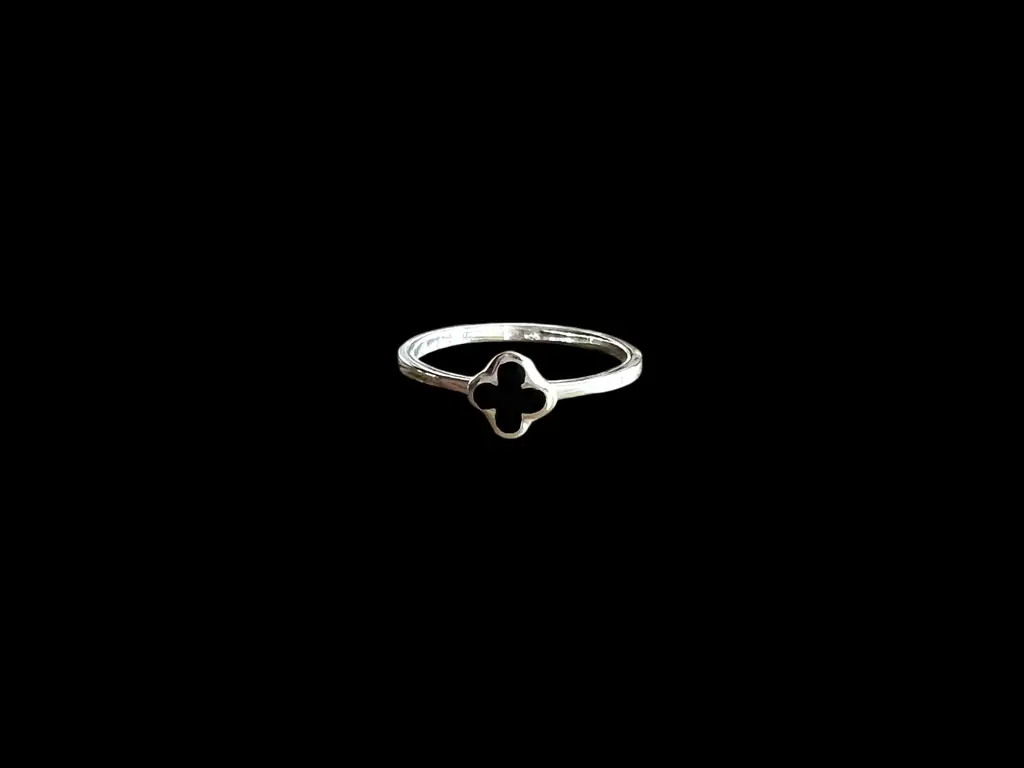 Zilveren dames ring Flower black smal 1 Zilveren dames ring Flower black smal