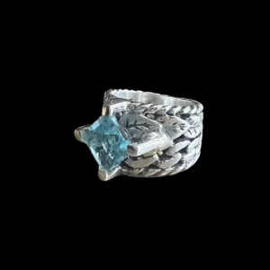 Zilveren dames ring Ferinda light blue