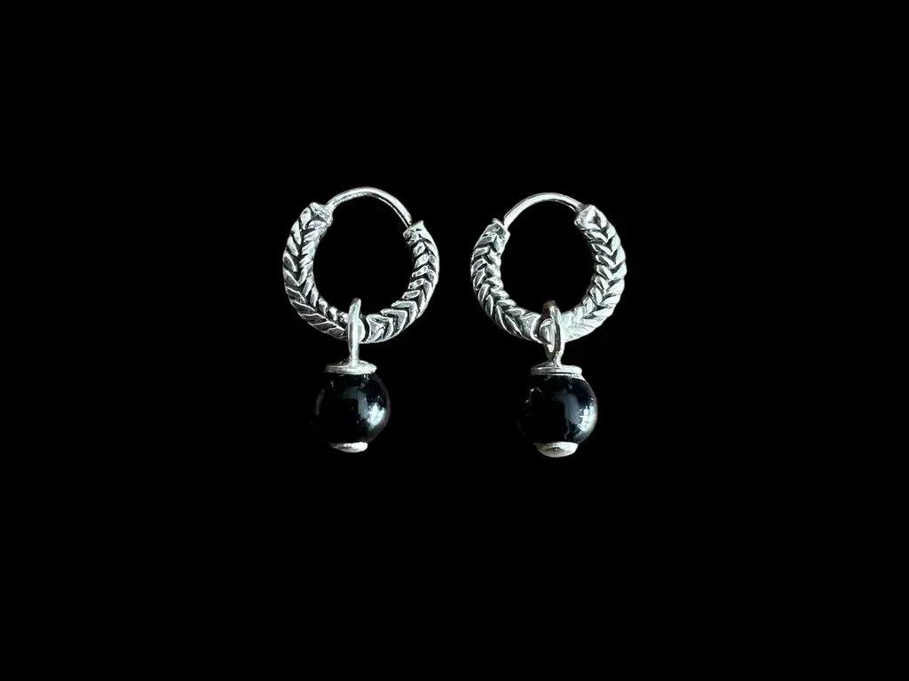 Zilveren oorbellen So beauty black 1 Zilveren oorbellen So beauty black