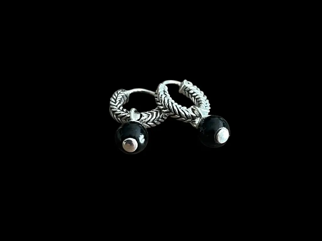 Zilveren oorbellen So beauty black 3 Zilveren oorbellen met onyx steentjes