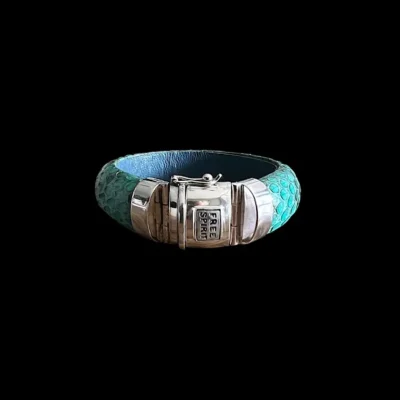 turkoois lederen armband met zilveren sluiting