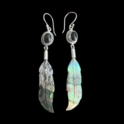 Oorbellen Colourful feather black met onyx steen
