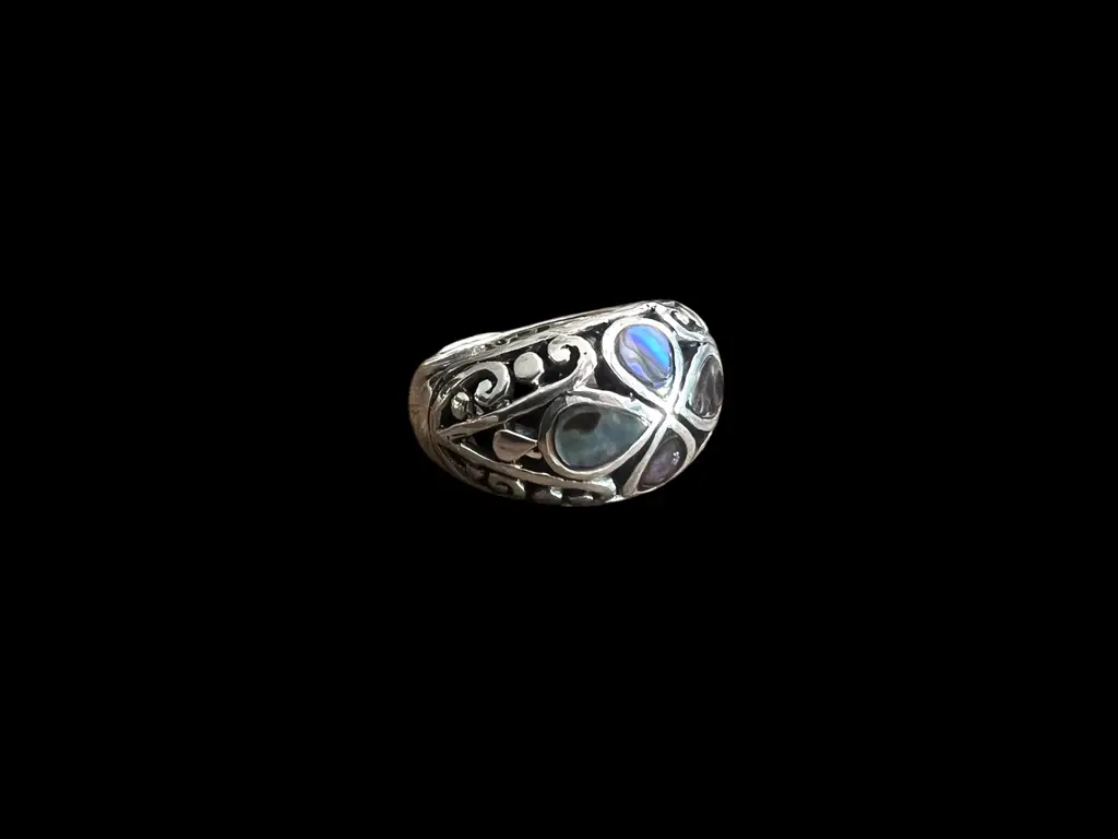 Zilveren dames ring Marny 1 Zilveren dames ring met abalone schelp