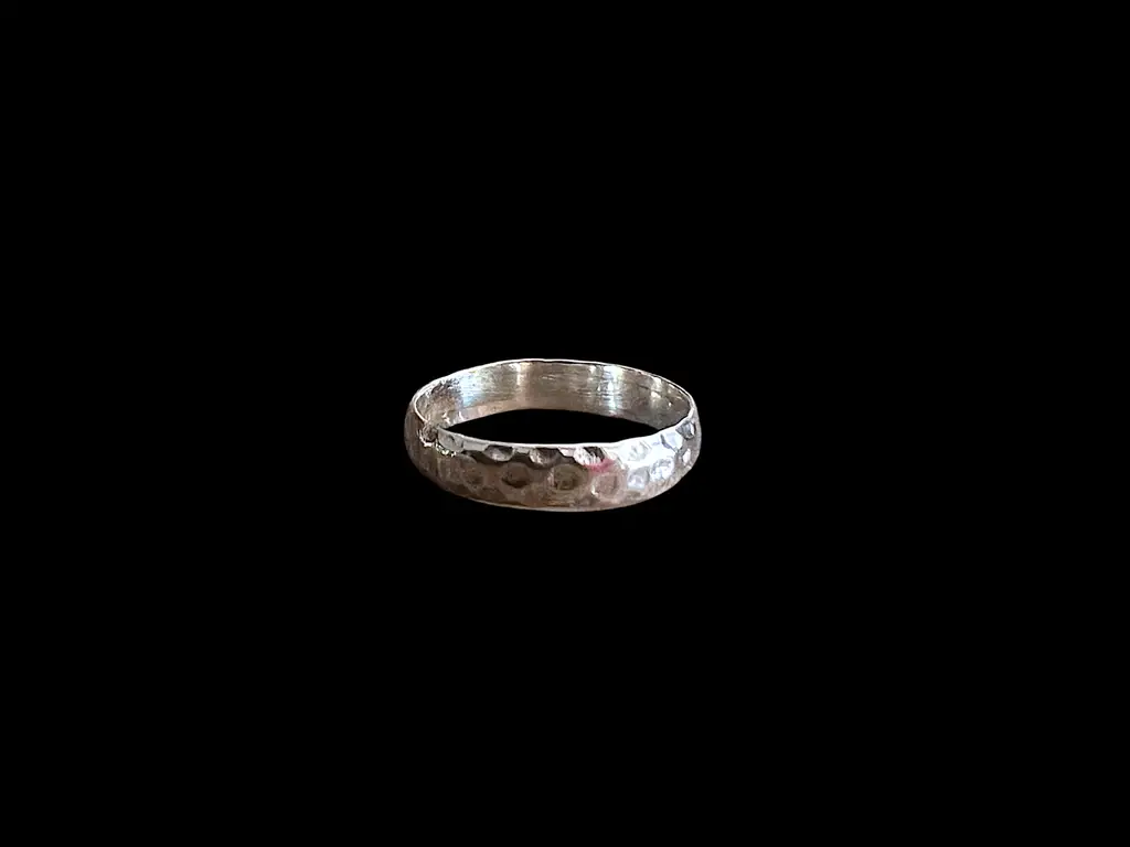 Zilveren dames en heren ring Loua smal 1 getrommelde zilveren dames en heren ring