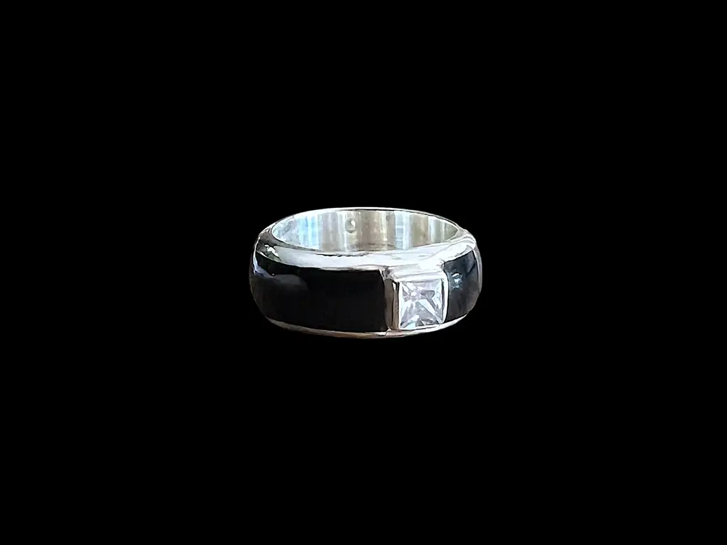 Zilveren dames en heren ring Suki met zirkonia steen 1 Zwarte ring met zirkonia inzet