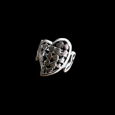 Zilveren ring met hartjes