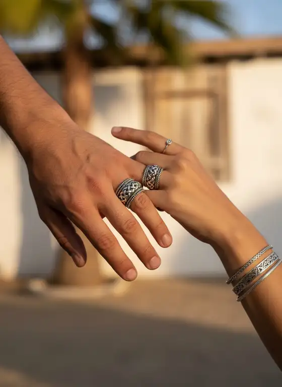 Zilveren dames en heren ring Latino 2 Zilveren dames en heren ring met schakels