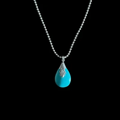 Hanger Desiree met blauwe howliet