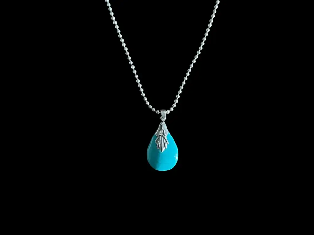 Hanger Desiree met blauwe howliet 1 Hanger met blauwe steen