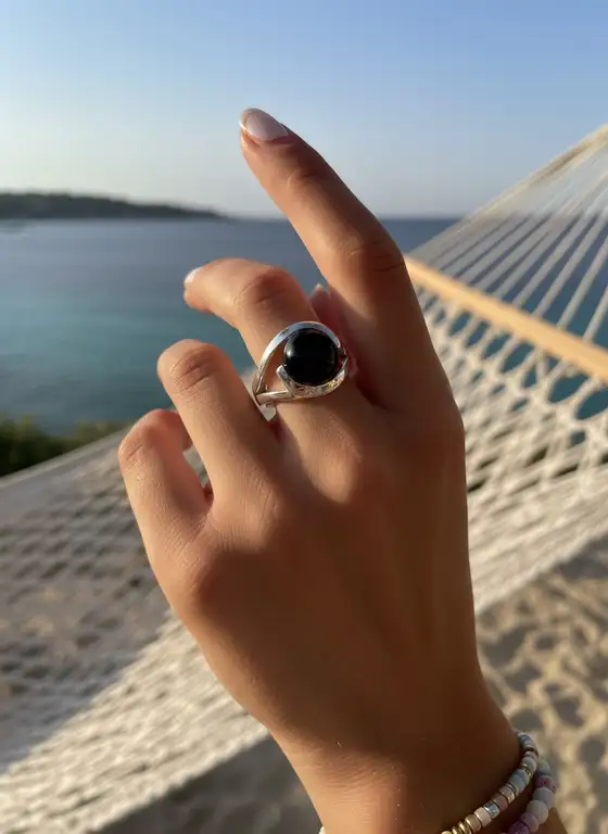 Zilveren dames ring Senang met onyx steen 2 Zilveren dames ring met zwarte steen