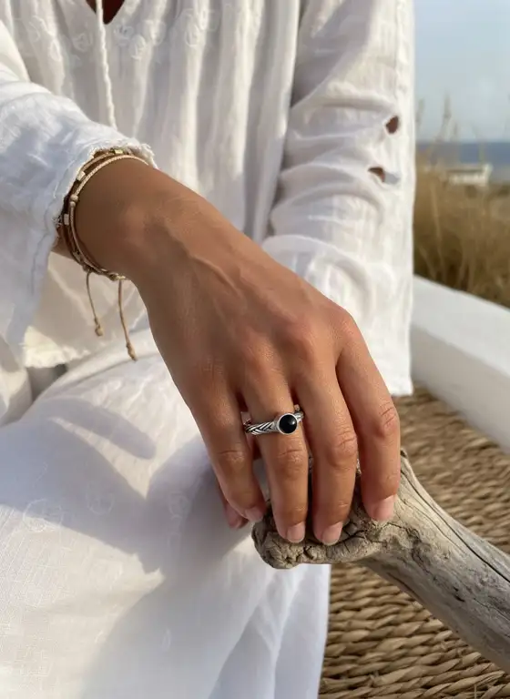 Zilveren dames ring Ciao black met onyx steen 3 Zilveren schakel ring met zwarte steen