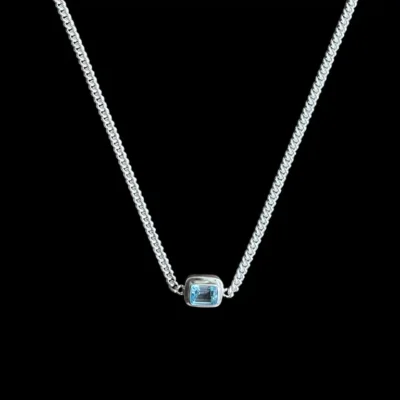 Zilveren ketting met blauwe steen