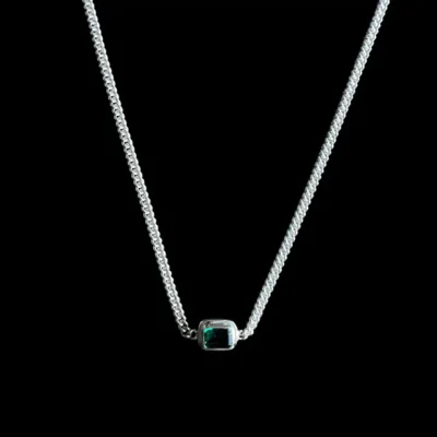 Zilveren ketting met groene steen