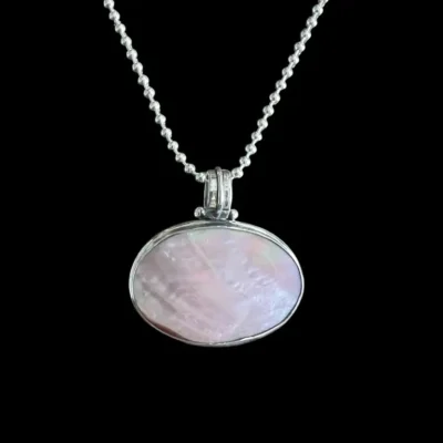 Zilveren hanger met seashell steen