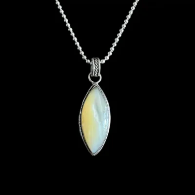 Zilveren hanger Lonneke met witte seashell