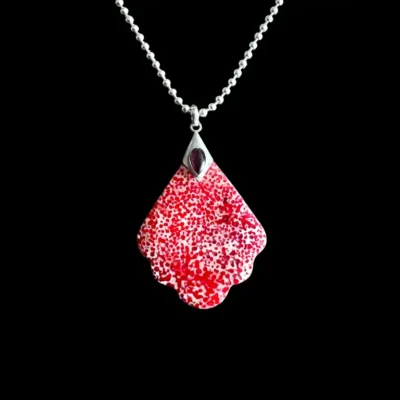 Hanger Lida red met rode granaat