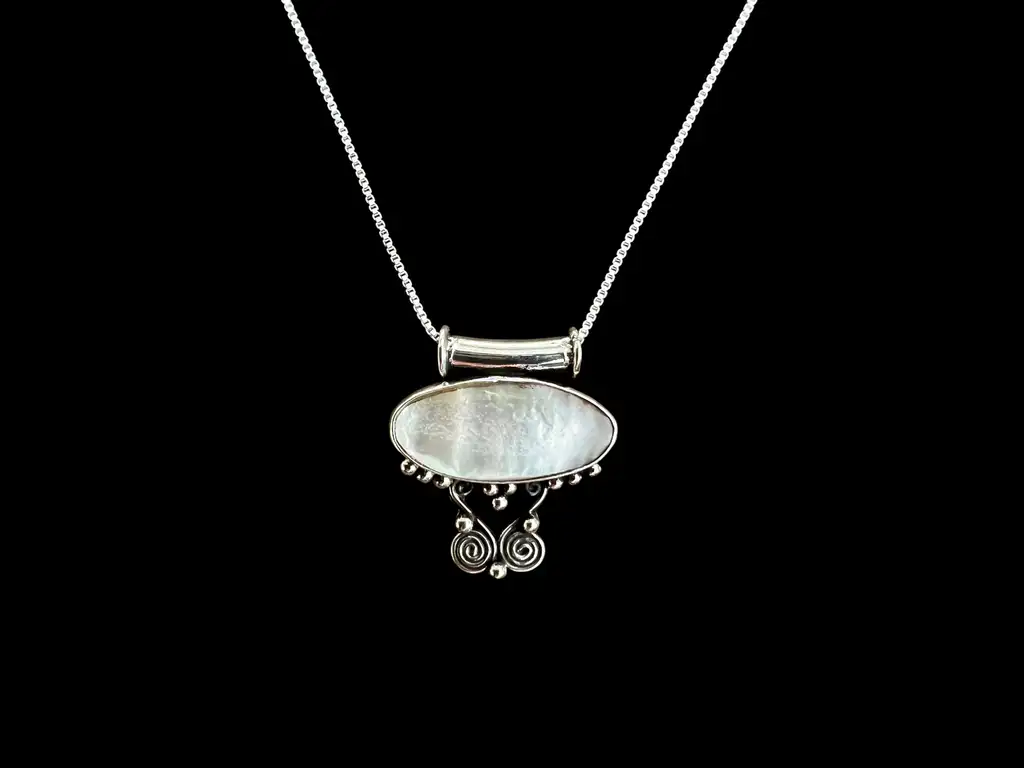 Hanger en ketting Patty met witte seashell 1 Zilveren hanger met seashell
