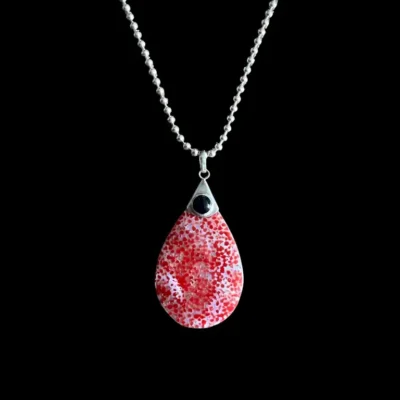 Hanger Liffa van seashell met zwarte onyx