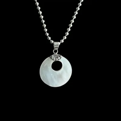 Hanger Marije van witte seashell
