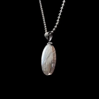 Hanger Snowwhite met witte seahell