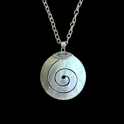 Grote ronde hanger van witte seashell