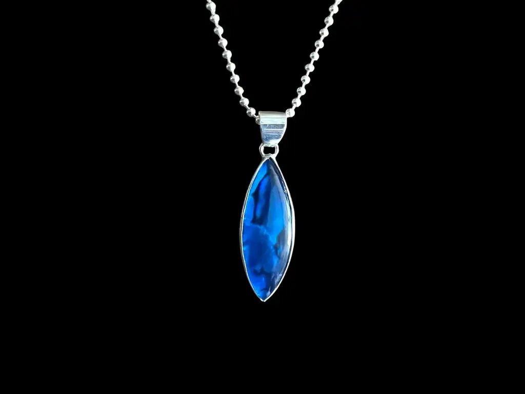 Hanger Blue eye met abaloneschelp 1 Langwerpige hanger van abalone schelp