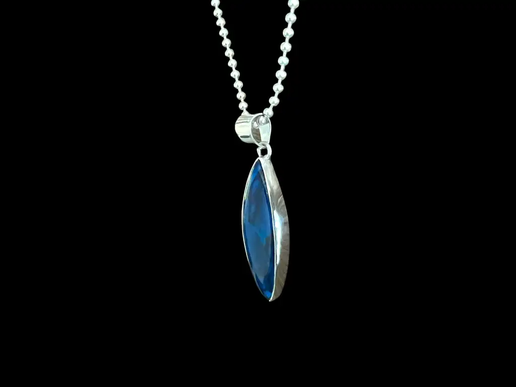 Hanger Blue eye met abaloneschelp 2 Langwerpige hanger met abalone schelp