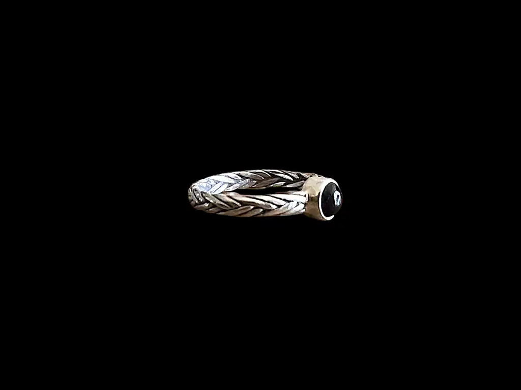 Zilveren dames ring Ciao black met onyx steen 5 Zilveren schakel ring met zwarte steen